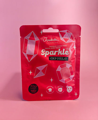 Roze gezichtsvelmasker verpakking met diamant illustraties en tekst Sparkle, op roze achtergrond.